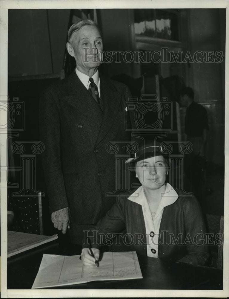 1938 Press Photo William Gibbs McAdoo, Wife Eleanor Voting in Los Angeles - Historic Images