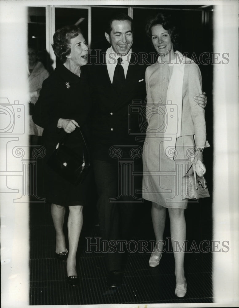 1970 Press Photo King Constantine embraces Queen Ingrid of Denmark - nef50708 - Historic Images