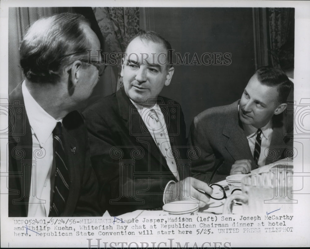 1956 Press Photo Officials Chat at Republican Chairman Dinner at Hotel - Historic Images