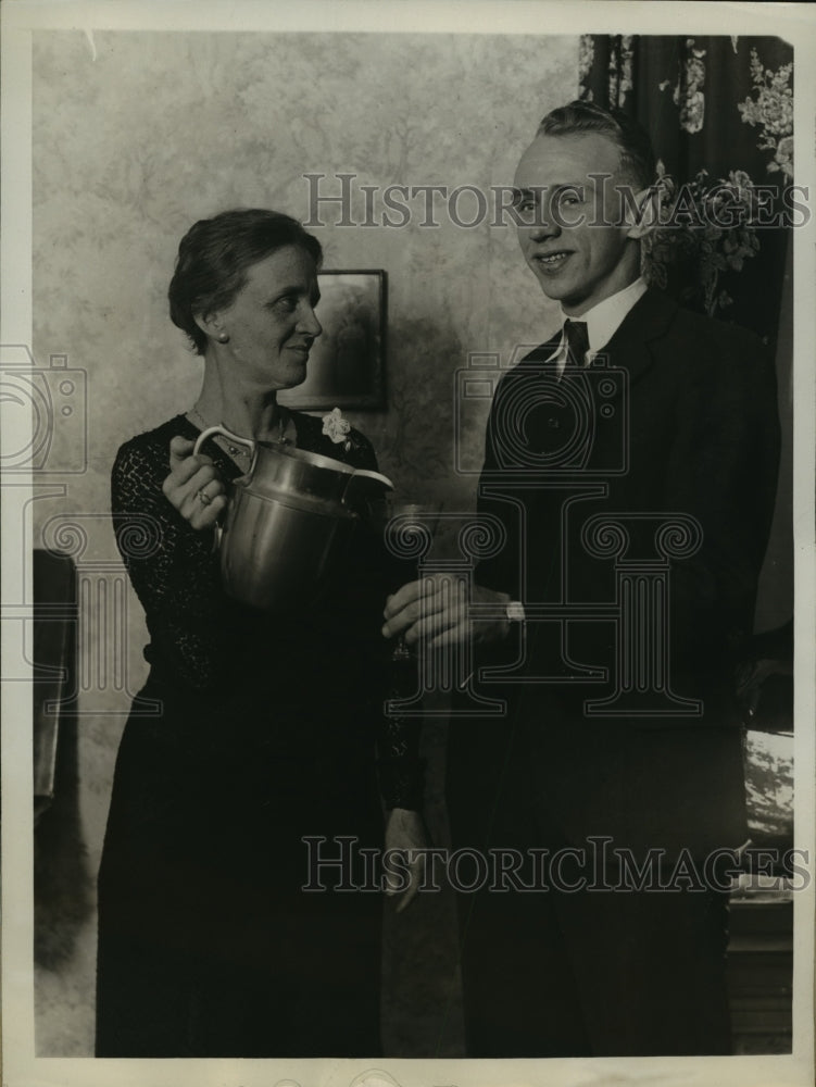1930 Pres Photo Ms James M Doran Serving Her Son James Doran Jr Ginless Cocktail - Historic Images