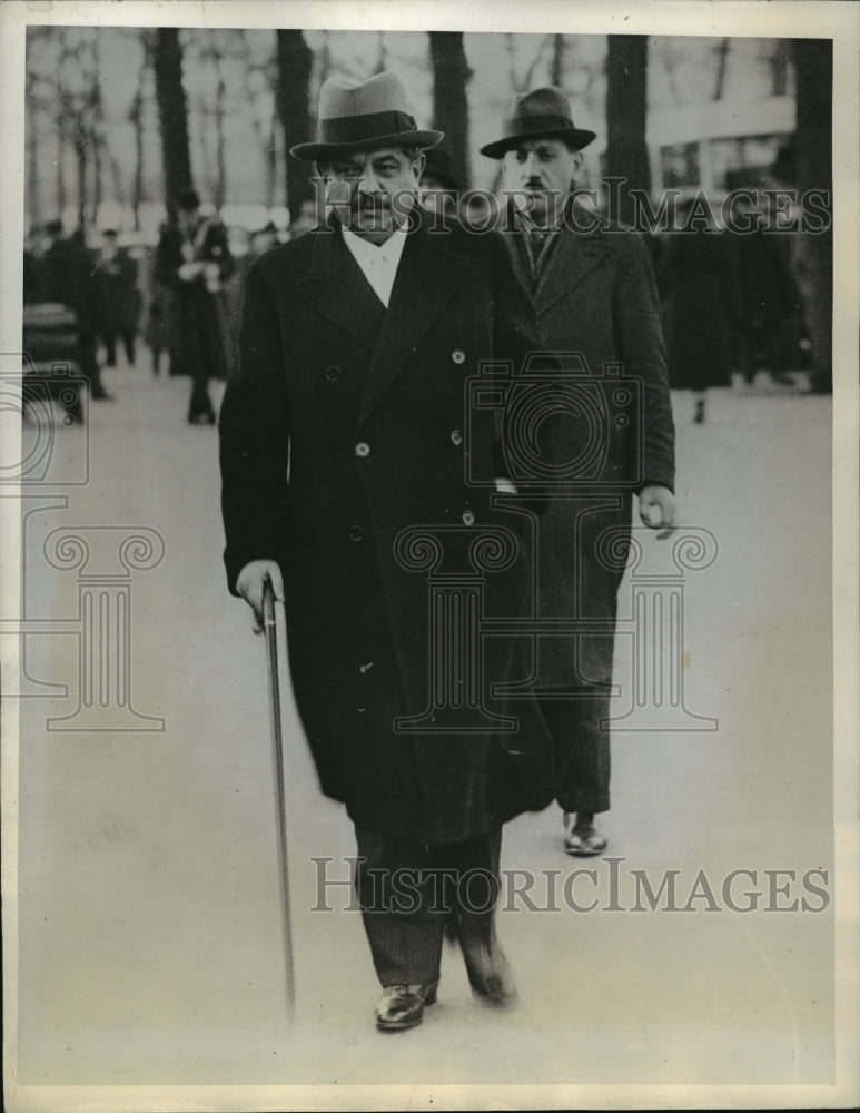1936 Press Photo Pierre Laval walks to Chamber of Deputies for a serious session-Historic Images