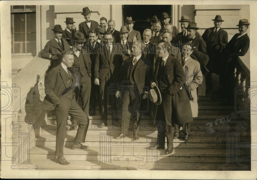 1923 Sen.Hiram Johnson received the Washington Newspapermen - Historic Images