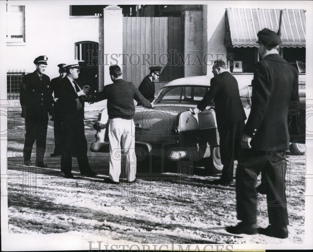 1956 Police Arresting Bank Robbers Lee R. Simms, John J. O'Brien - Historic Images