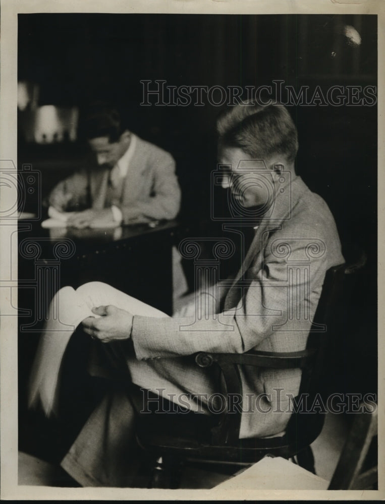 1933 Press Photo E.J. Falkenstein testifying in court - Historic Images