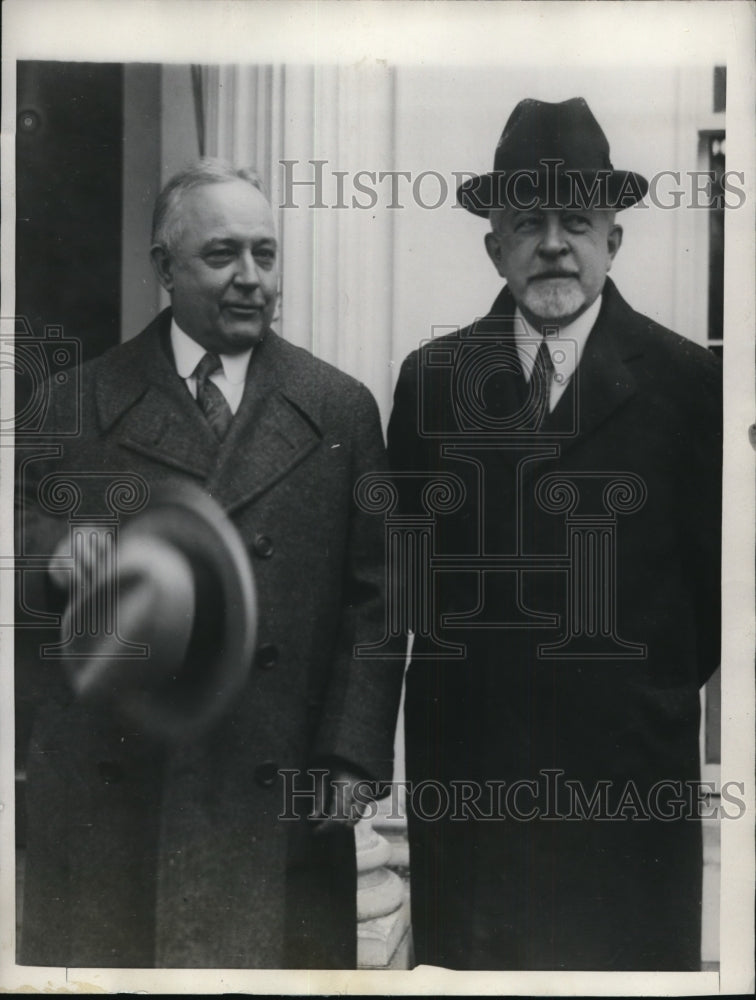 1926 Press Photo Dr. Bruce R. Payne, presented to President Coolidge - nef52542 - Historic Images