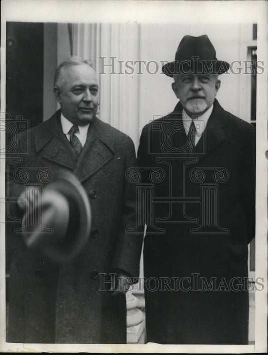 1926 Press Photo Dr. Bruce R. Payne, presented to President Coolidge - nef52542 - Historic Images
