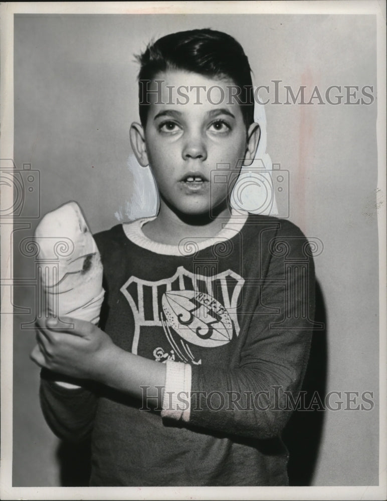 1960 Press Photo Ricky Neece, Boy with Cast - nef53414 - Historic Images