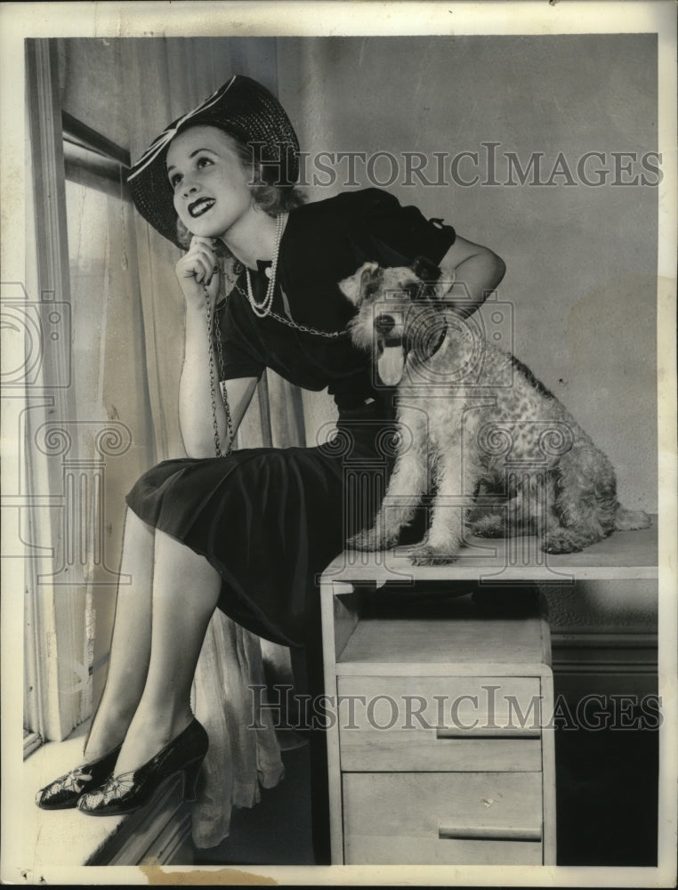 1938 Press Photo Singer Angelita Harmes &amp; Dog at Home, Chicago - nef53530 - Historic Images