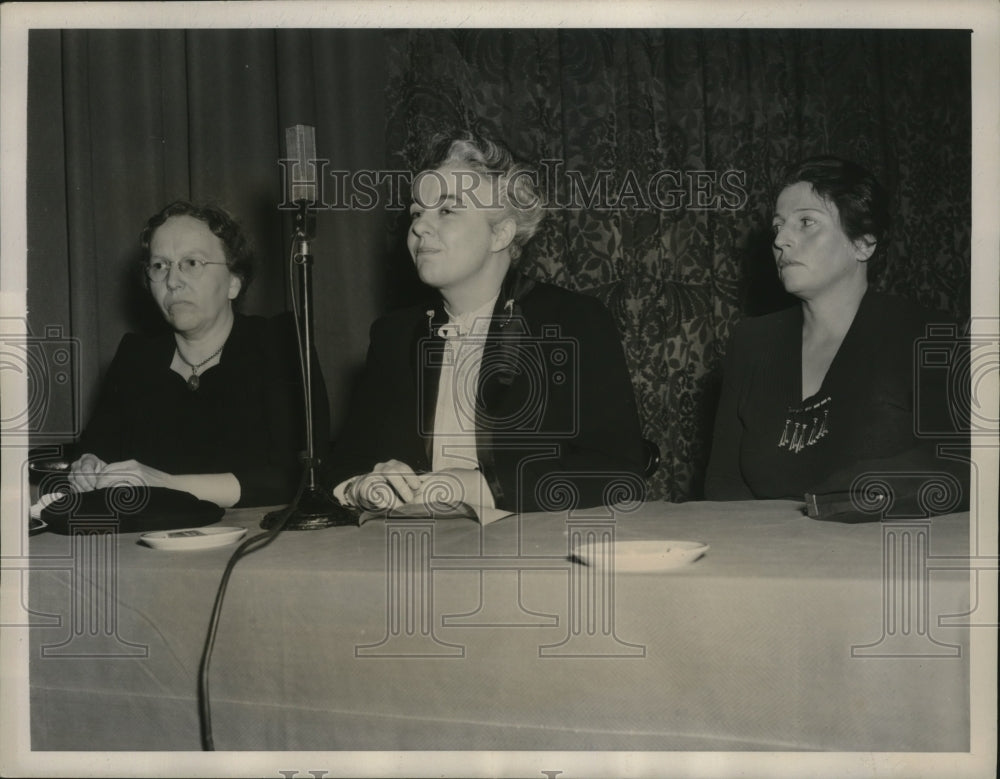 1940 Press Photo Members of Women's Centennial Congress at Hotel Commodore - Historic Images