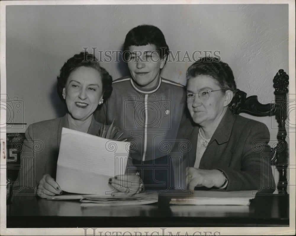 1955 Press Photo Members National Federation Business &amp; Professional Womens Club - Historic Images