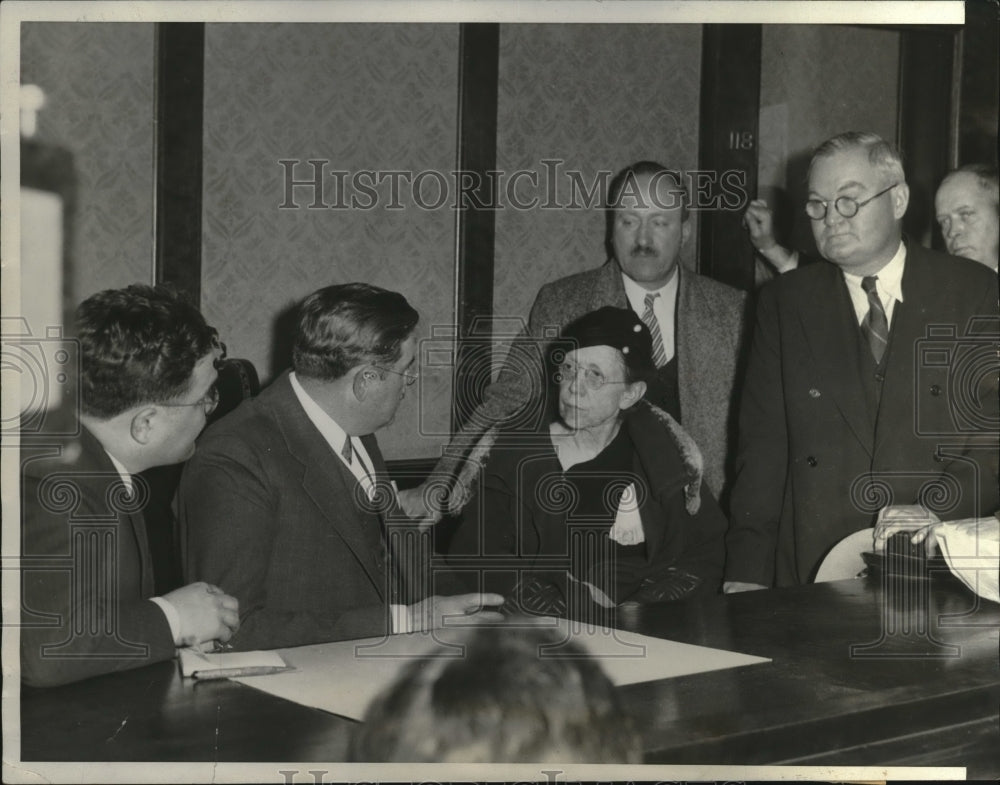 1933 Press Photo Alice Wynecoop in Death Inquest of Daughter-in-Law - nef54068 - Historic Images