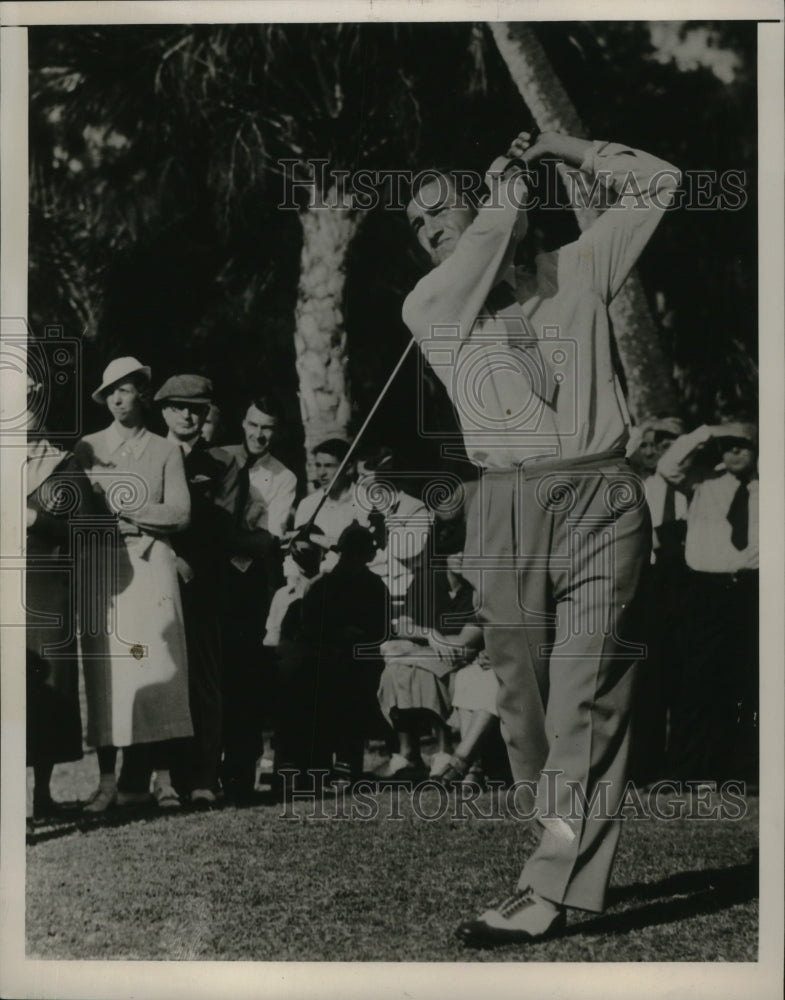 1941 Press Photo John Revalle Playing Golf - nef54413-Historic Images