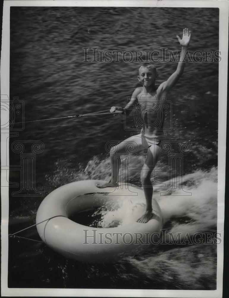 1962 Pres Photo Jimmy Miles Zipping Through the Water Displays Tired Performance - Historic Images