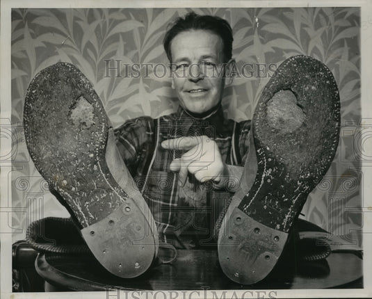 1946 Press Photo "Walking Mike" Doyle w Shoes Worn Hiking Across United States - Historic Images