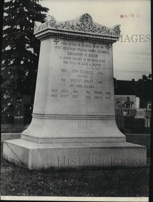 1947 Press Photo Stone placed by Rev.William Henry O'Connell for his dear dead-Historic Images