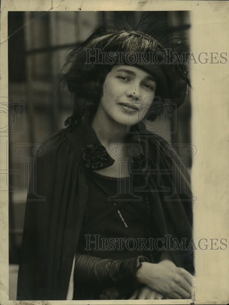 1924 Anna Logue of Massachusetts  - Historic Images