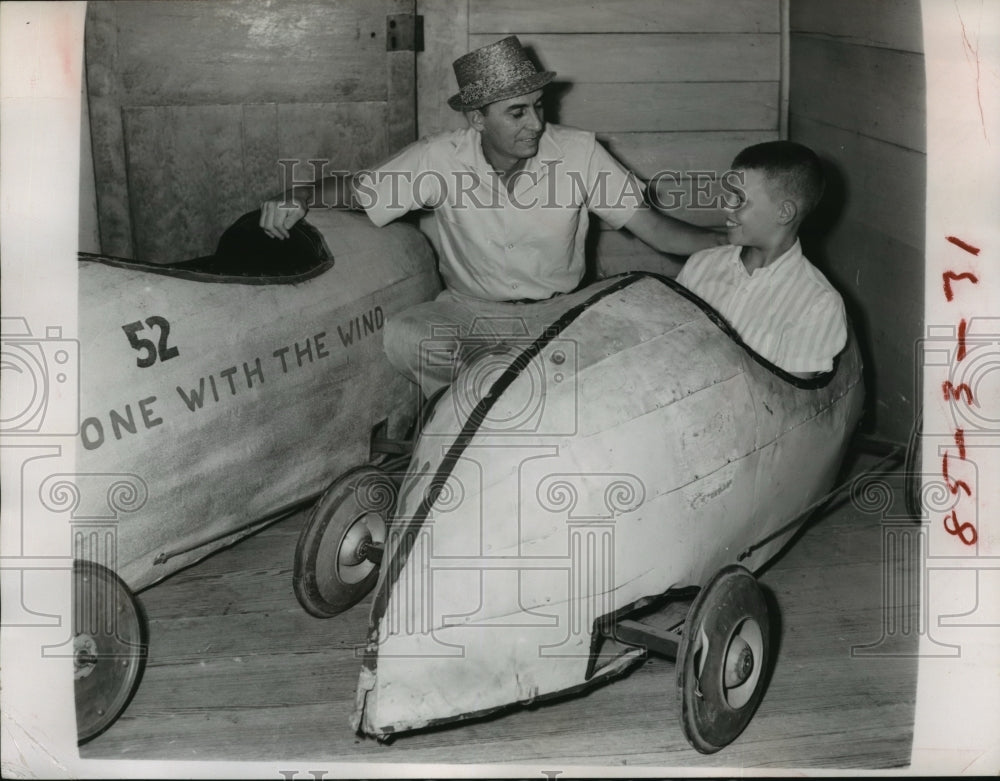 1962 Press Photo Curtis Avery Jr and son Hal in Soap Box Derby race - nef55766-Historic Images