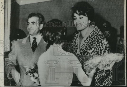 1962 Press Photo Shah of Iran & His Bride Farah Arrive in Masandaran Province-Historic Images
