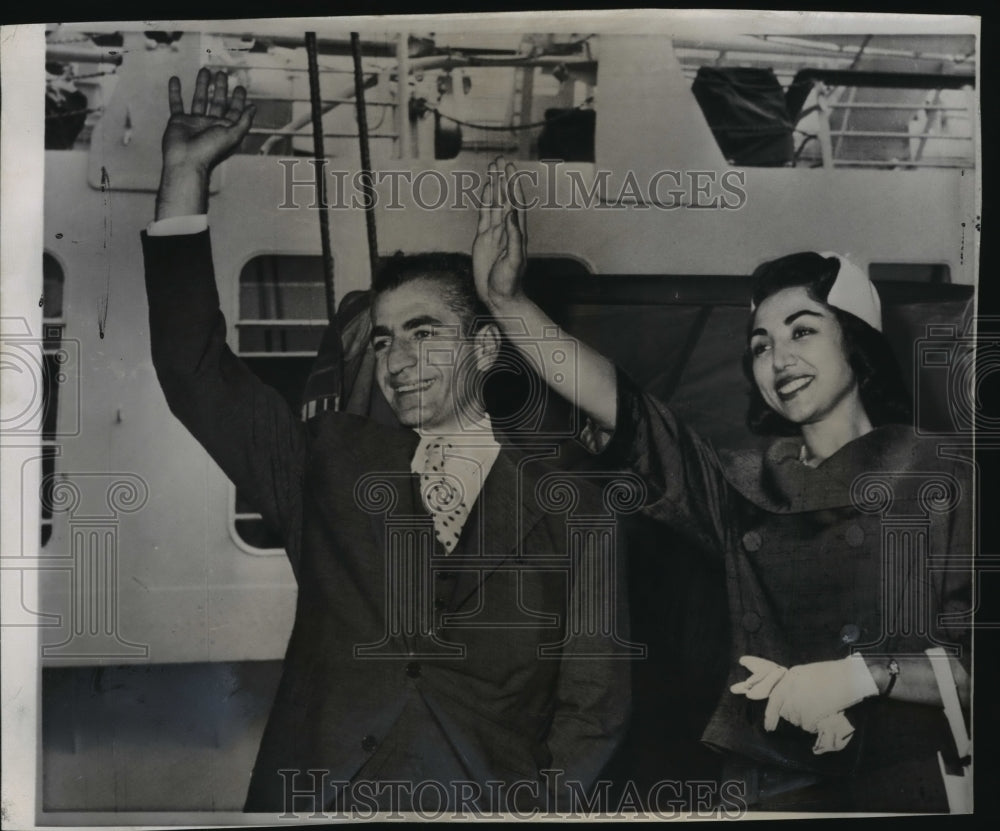 1958 Press Photo Shah of Iran Waves Goodbye Aboard Liner Independence Today - Historic Images