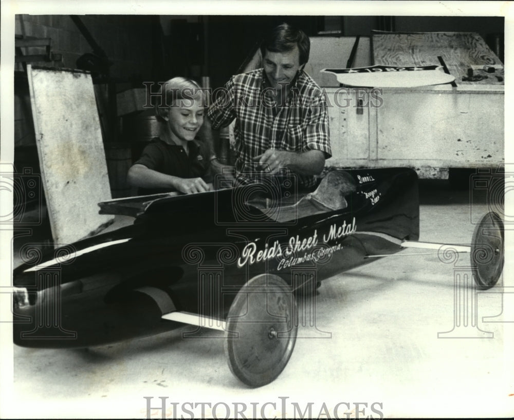 1972 Press Photo Soap Box Derby Car of Dennis Reid &amp; Father, Columbus, Georgia-Historic Images