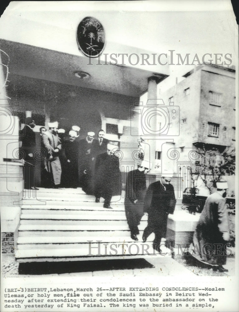 1975 Press Photo Ulemas Leaving Saudi Embassy, Beirut, Lebanon - nef56162-Historic Images
