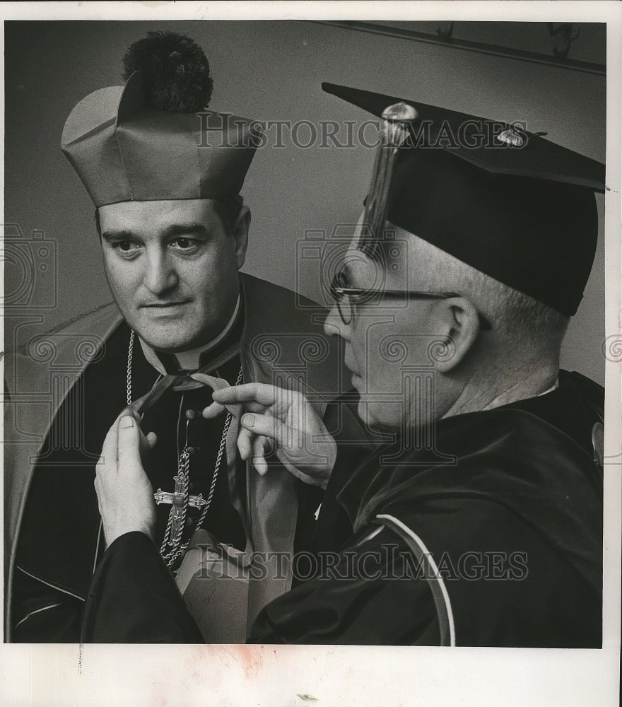 1969 Press Photo Bishop John J,Wright of Pittsburgh helped with his cape-Historic Images