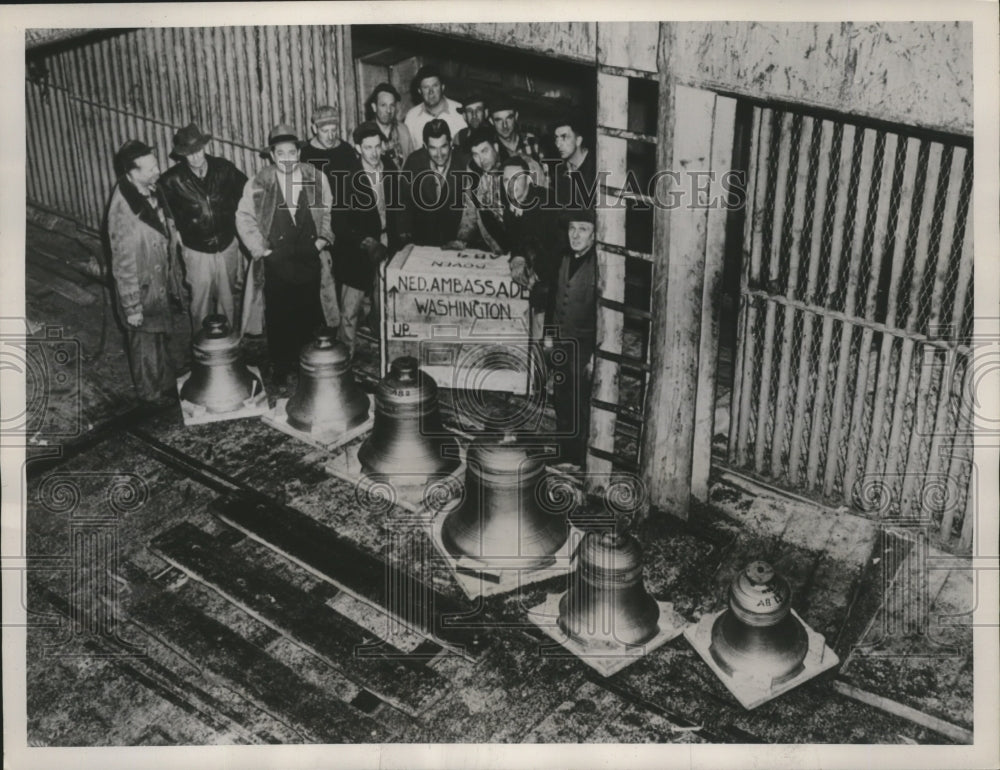 1952 Workers Unloading Carillon Full - Historic Images