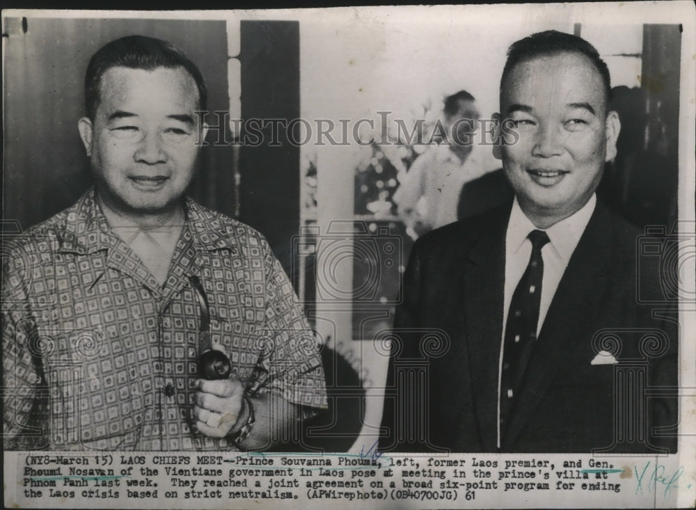 1962 Press Photo Prince Souvanna Phouma &amp; Gen Fneumi Nosavan Pose at Meeting-Historic Images