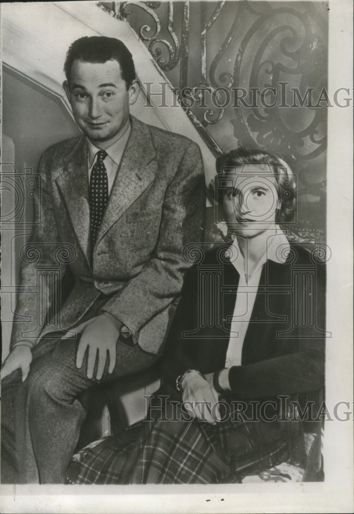 1955 Press Photo Princess Elisabeth &amp; Prince Hohenburg Pose After Engagement-Historic Images