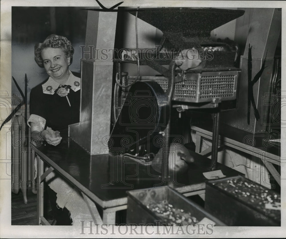 1953 Grace Hylton Counting Fare Change for DSR Detroit  - Historic Images