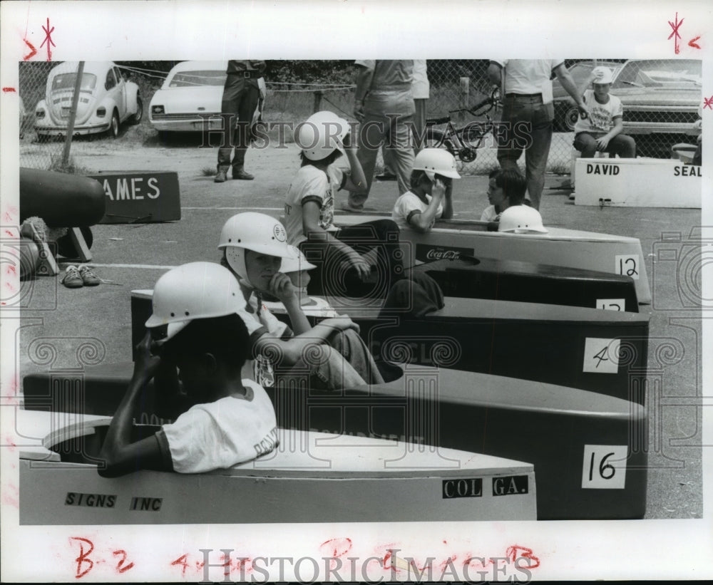 1976 Press Photo Soap Box Derby Contestants Waiting for Event to Start-Historic Images