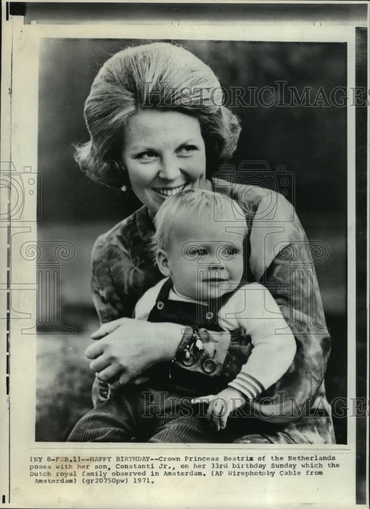 1971 Press Photo Princess Beatrix of Netherlands, Son Constanti Jr. in Amsterdam - Historic Images