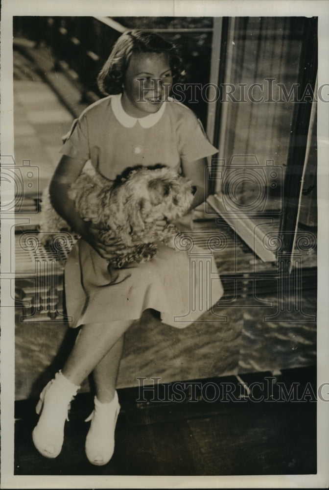 1952 Princess Beatrix prepares to celebrate her 14th birthday - Historic Images