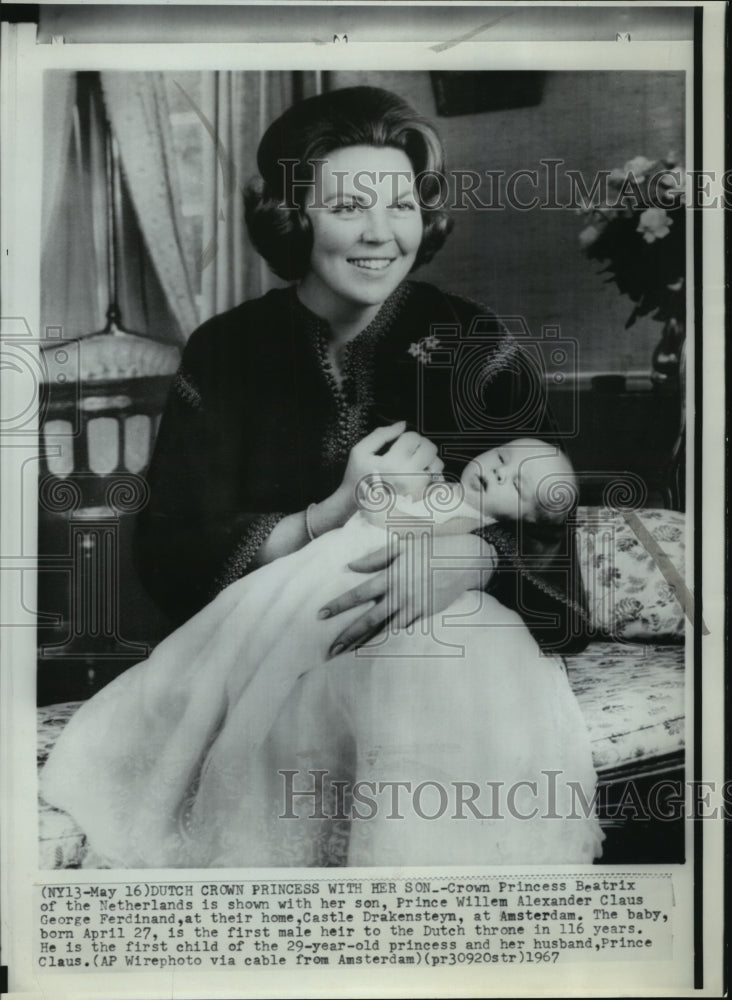 1967 Press Photo Princess Beatrix of Netherlands, Son Prince Willem Alexander-Historic Images