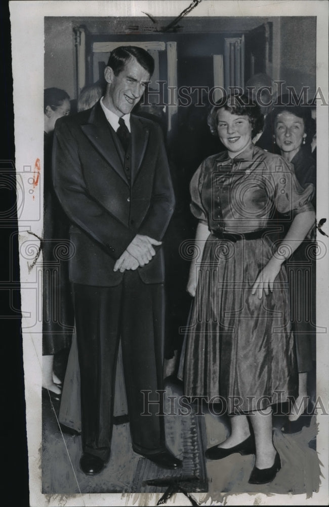 1958 Press Photo Princess Beatrix with Britain&#39;s Sir Edward Hillary - nef58720-Historic Images