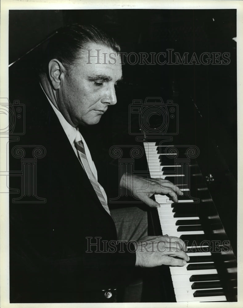 Press Photo Dave McKenna plays piano - nef58767 - Historic Images