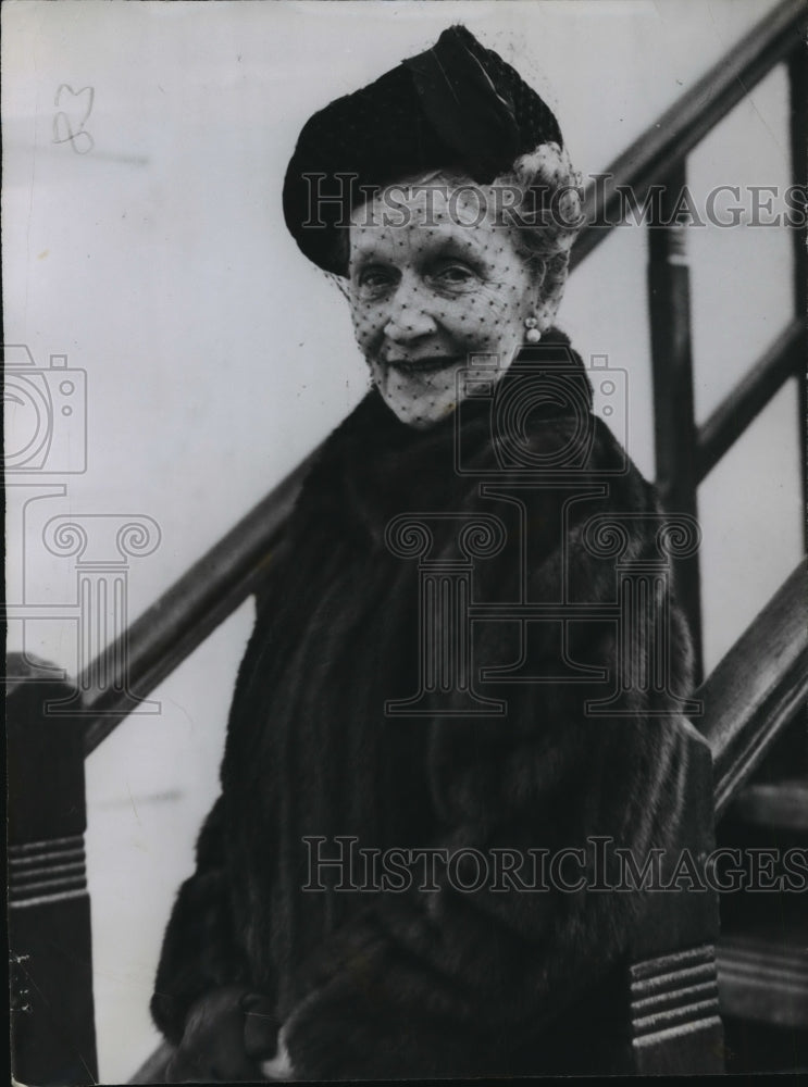 1961 Press Photo Lady Nancy Astor lines up Winston Churchill's cause - nef58999 - Historic Images