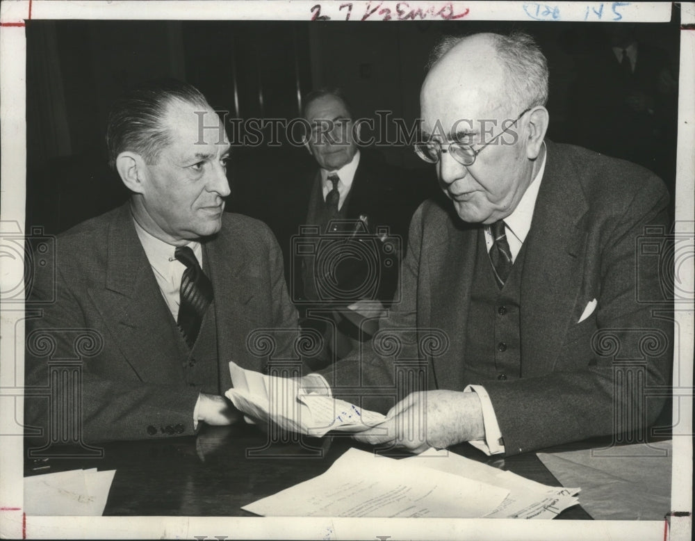 1946 Press Photo Marriner S. Eccles confers with Brent Spence - nef59907-Historic Images