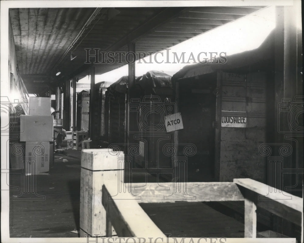 1941 Dock strikers tie up Chicago truck shipments  - Historic Images