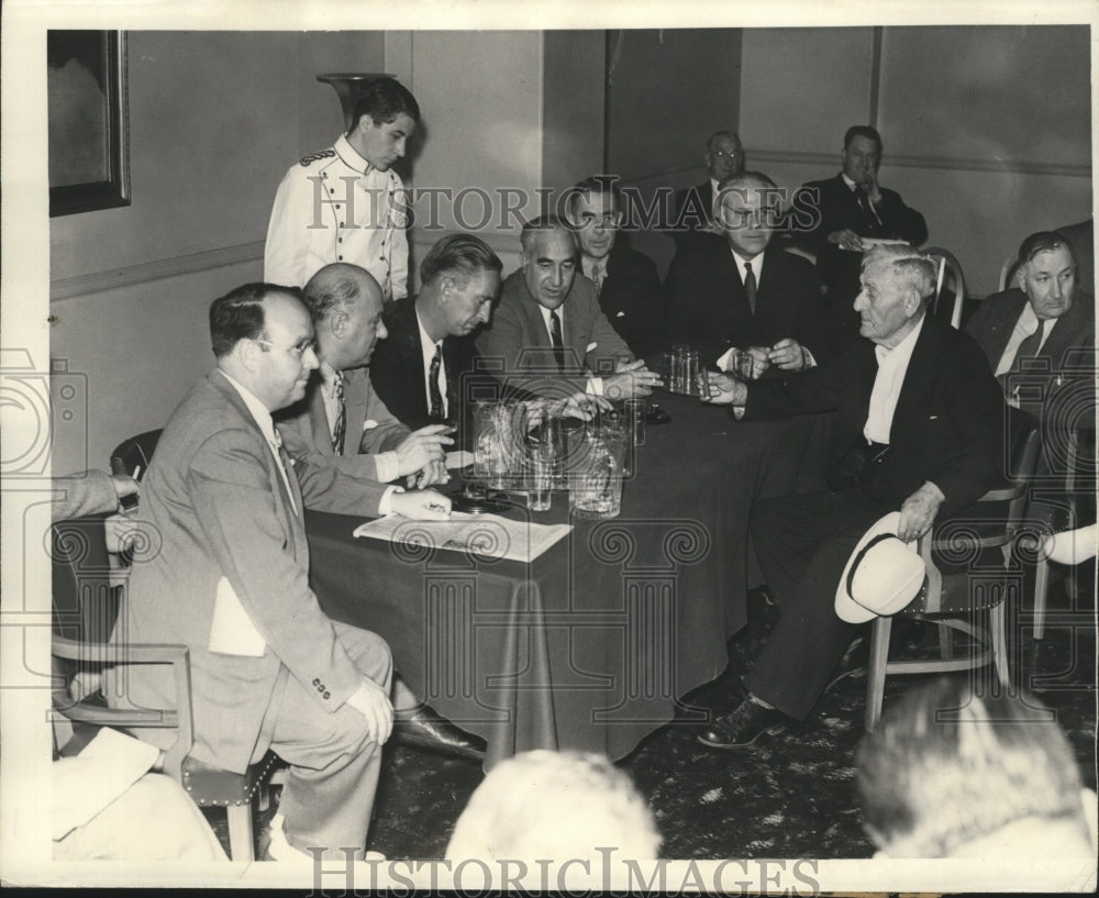 1941 Press Photo Jefferies announces settlement has been reached in DSR strike-Historic Images