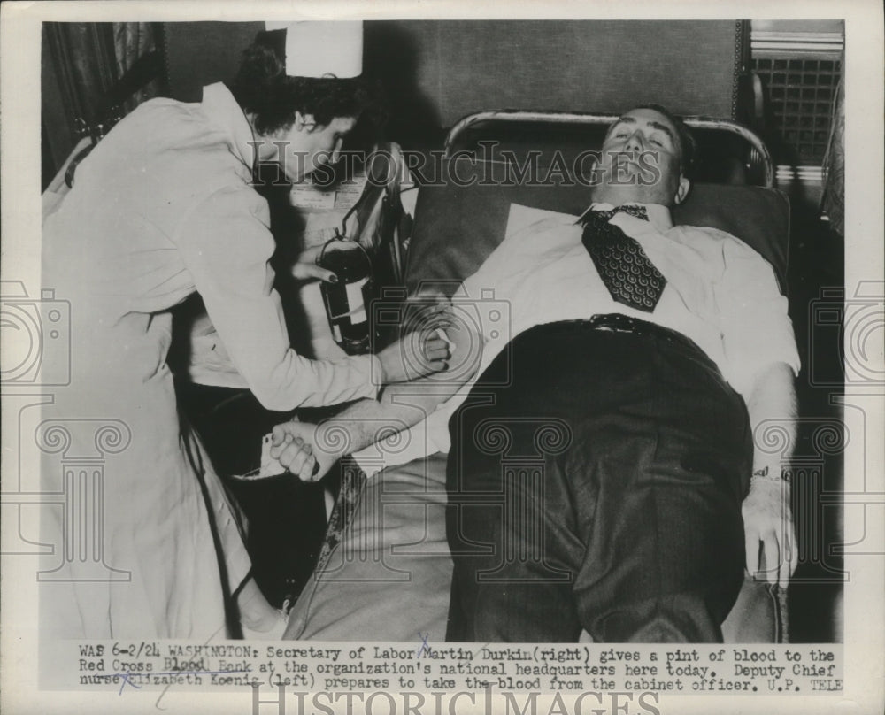 1953 Press Photo Martin Durkin gives a pint of blood to the Red Cross Blood bank-Historic Images