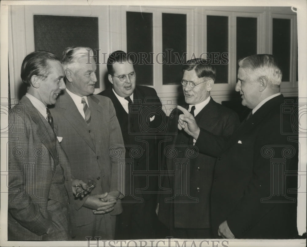 1940 GOP delegation discuss Keystone State's WPA quota  - Historic Images