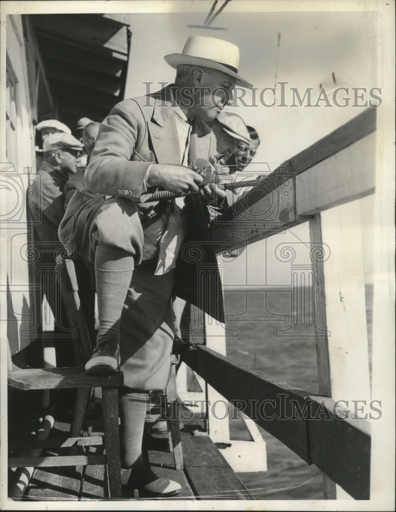 1936 Press Photo Alfred Smith And William Kenny Are Fishing Off The Pier - Historic Images