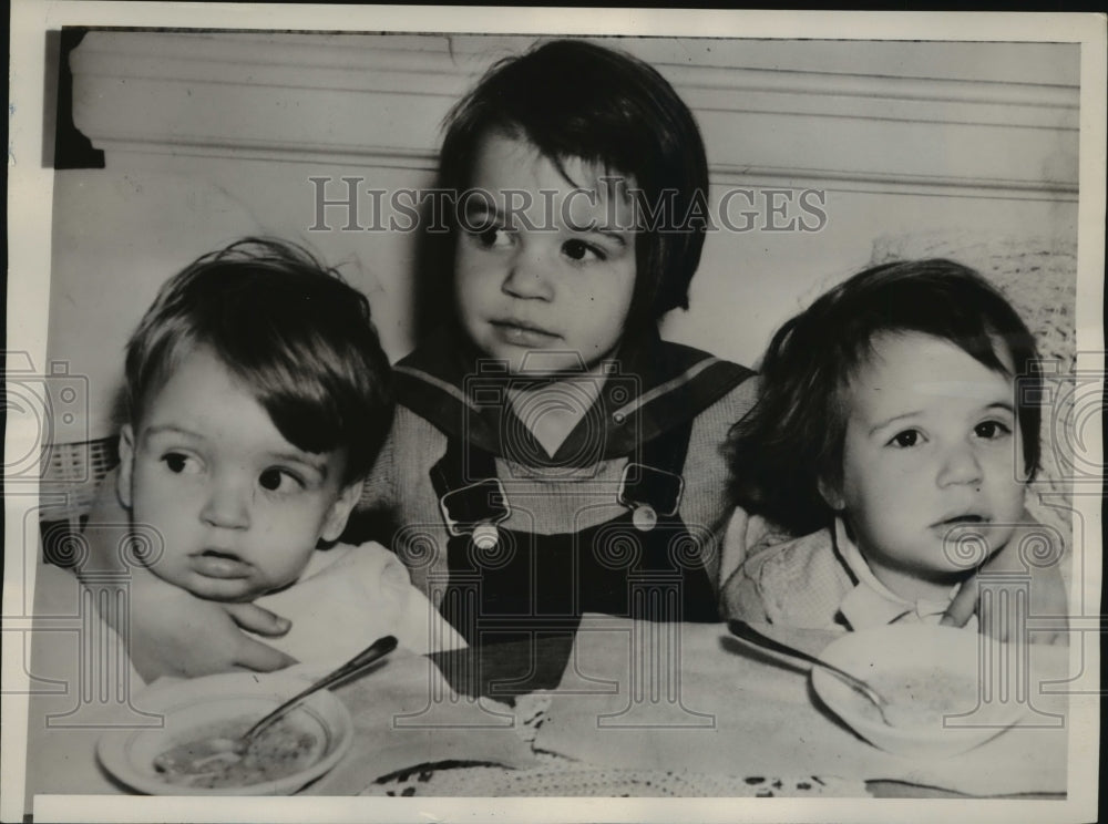 1939 Press Photo Robert,Patricia & Barbara Mello save by Heroism of Firefighter - Historic Images