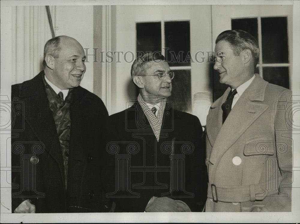 1938 Economic experts leave White House after price levels meeting - Historic Images