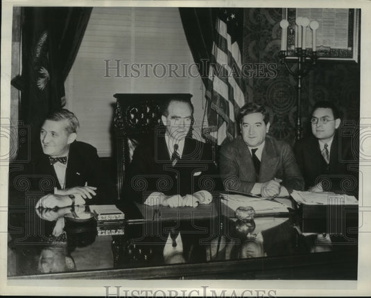 1937 After officials had reached agreement in General Motors strike - Historic Images