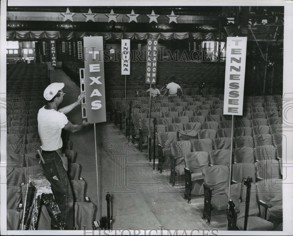 1956 Ray Burgess puts finishing touches on the Texas state sign - Historic Images