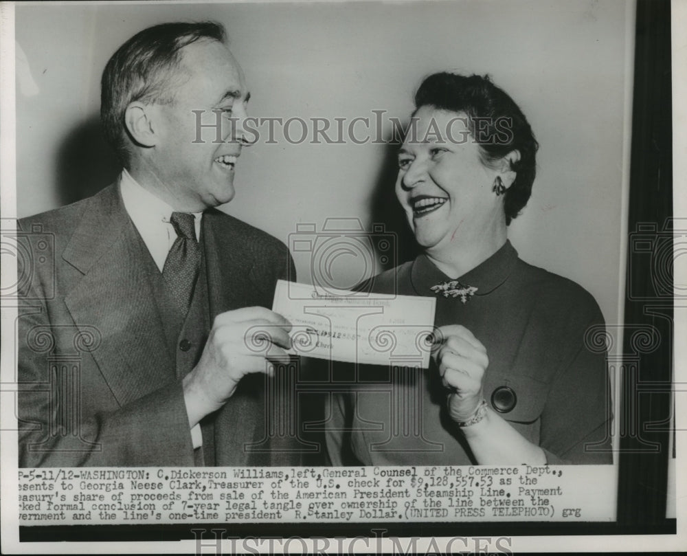 1952 Press Photo C Williams, Georgia Clark w/ American President Steamline Check-Historic Images