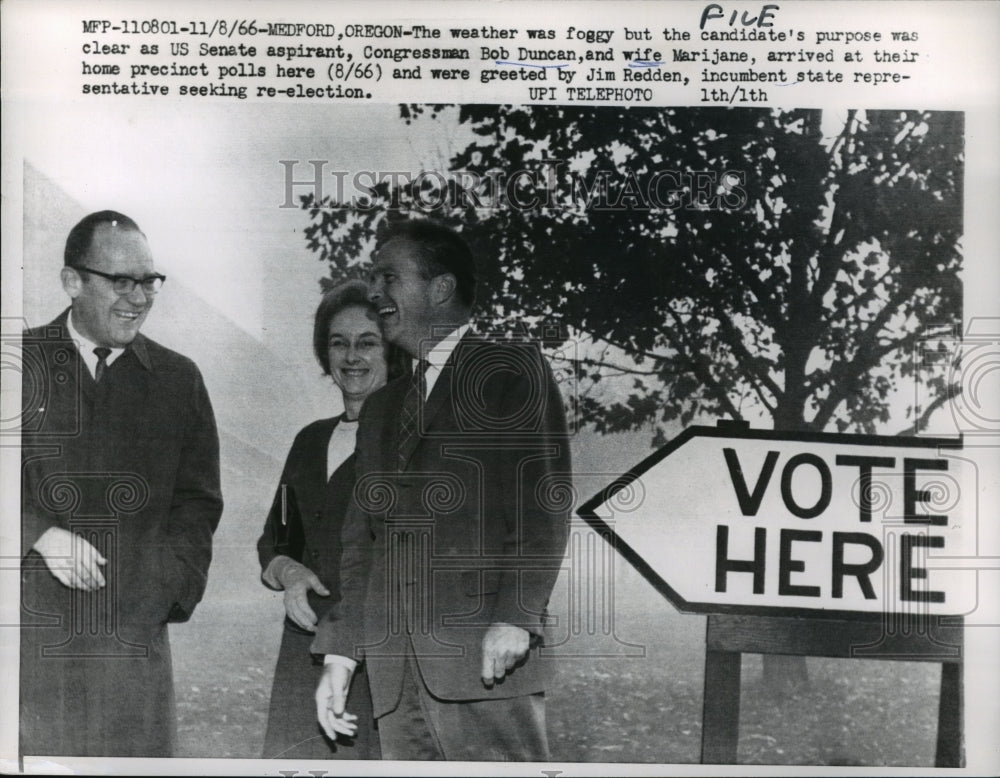 1966 Congressman Bob Duncan &amp; Wife Greeted vt Jim Redden, Wedford - Historic Images