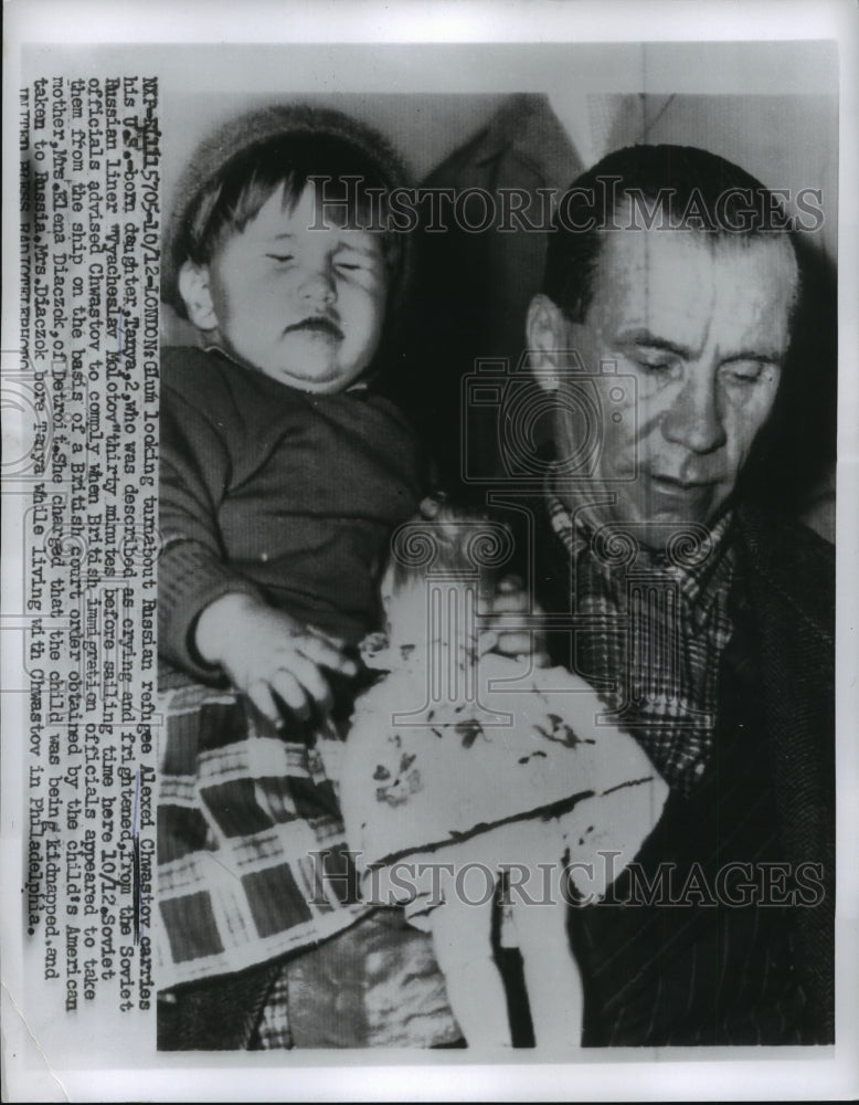 1956 Press Photo Alexei Chwastoy, Russian Refugee carries his U.S born Daughter-Historic Images